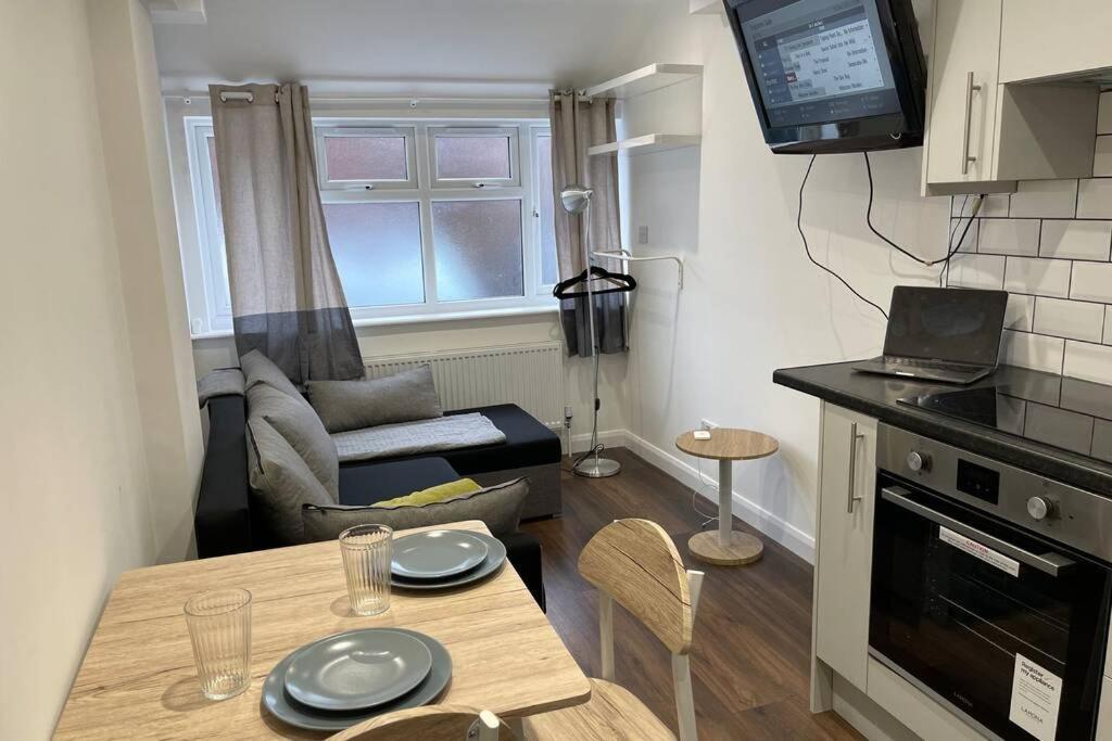 Small Cosy Studio In Plaistow. East Лондон Экстерьер фото