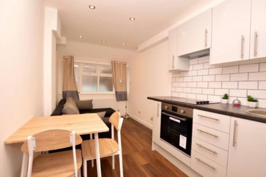 Small Cosy Studio In Plaistow. East Лондон Экстерьер фото